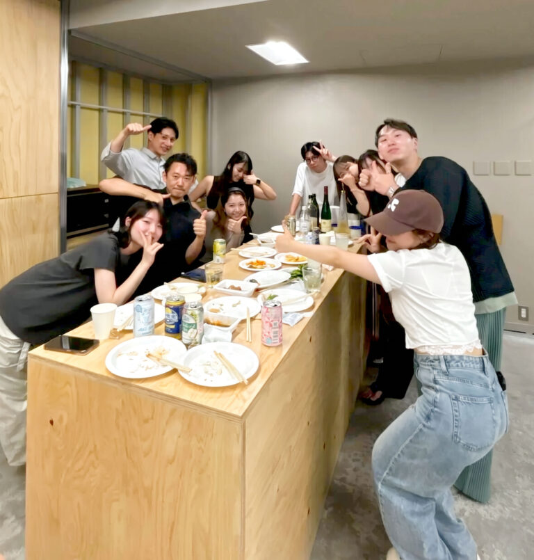 オフィス飲み会の様子